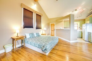 3 bedrooms, desk, laptop workspace, iron/ironing board - Idaho Vacation Rental ~ 7 Mi to Wind Cave (Driggs)