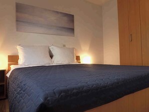 1 室のベッドルーム、WiFi