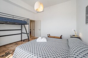 1 chambre, fer et planche à repasser, accès à Internet, literie fournie