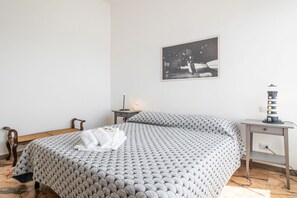 1 bedroom, iron/ironing board, internet, bed sheets