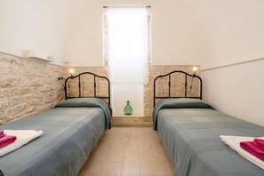 2 bedrooms, iron/ironing board, Internet, bed sheets