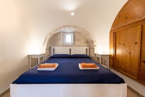 2 dormitorios, tabla de planchar con plancha, Internet y ropa de cama