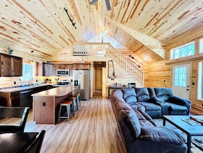 TV connectée, cheminée, jeux vidéo, table de tennis de table