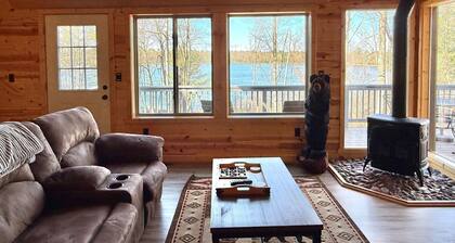 Pet-Friendly Lakeside Lodge with Kayaks and Canoe!