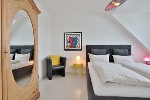 2 bedrooms, iron/ironing board, WiFi