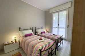 3 chambres, fer et planche à repasser, Wi-Fi, draps fournis