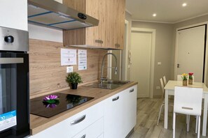 Kühlschrank, Ofen, Herdplatte, Geschirrspüler