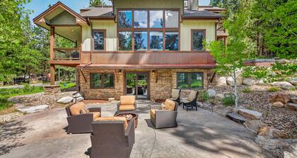 Hygge Mountain Retreat - Hot tub - Patio - Fire pit - Wifi - 2 Kitchens - Family Retreat