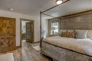 4 bedrooms, iron/ironing board, travel cot, WiFi - Hygge Mountain Retreat - Hot tub - Patio - Fire pit - Wifi - 2 Kitchens - Family Retreat (McCall)