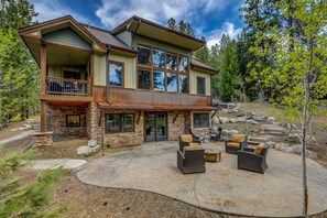 Exterior - Hygge Mountain Retreat - Hot tub - Patio - Fire pit - Wifi - 2 Kitchens - Family Retreat (McCall)