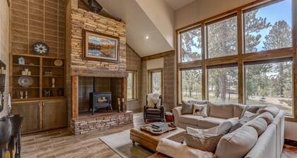 Hygge Mountain Retreat - Hot tub - Patio - Fire pit - Wifi - 2 Kitchens - Family Retreat