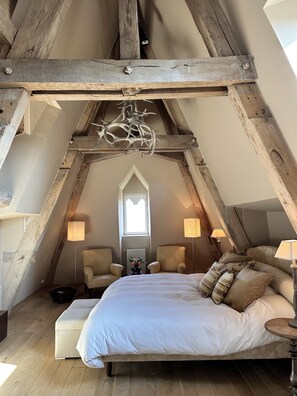 10 slaapkamers, een strijkplank/strijkijzer, reisbedje, gratis wifi