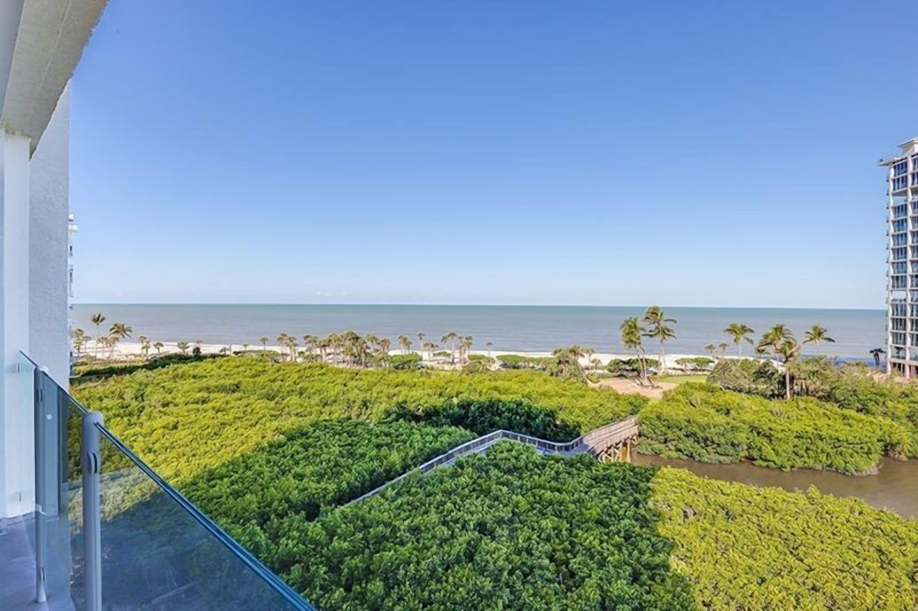 Stay in luxury in this 3 bedroom beachfront condo - WS0603