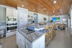 Fridge, microwave, oven, stovetop - NO AGENDA HACIENDA-Pool/Playscape Pets ok with more fees (Port O Connor)