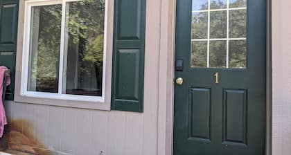 Very Cozy 1 bed Unit with Lake Huron beach access! Vintage ONE