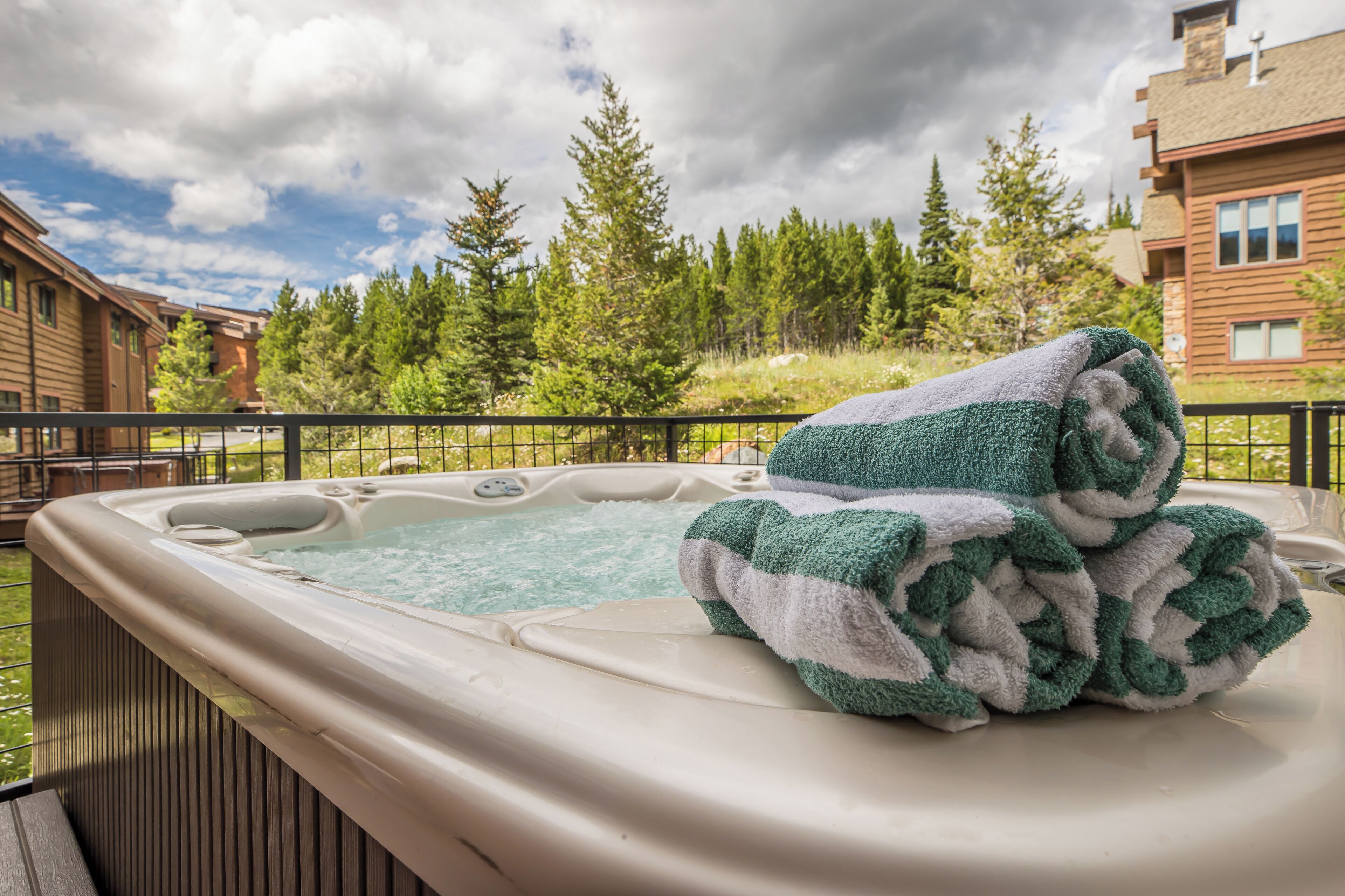 Bañera de hidromasaje al aire libre