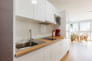 Fridge, microwave, stovetop, coffee/tea maker - A&N Malaga 2, Torre del Mar (Torre del Mar)