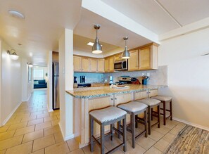 Kylskåp, mikrovågsugn, ugn och spishäll