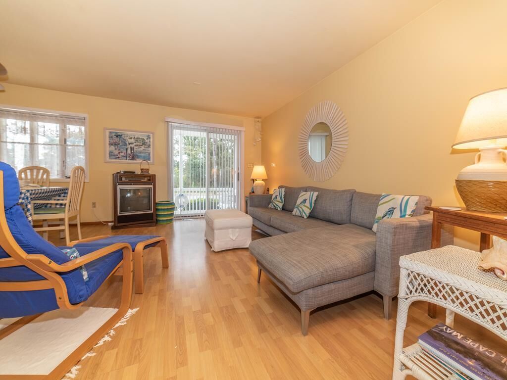 Great 2 bedroom Condo on Park Blvd.
