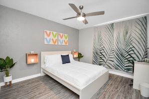 Appartement Standard | Ameublement unique, bureau, espace de travail pour ordinateurs portables