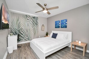 Standard-Apartment | Individuell eingerichtet, Schreibtisch, laptopgeeigneter Arbeitsplatz