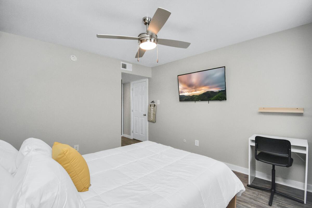 1 habitación, muebles diferentes y escritorio