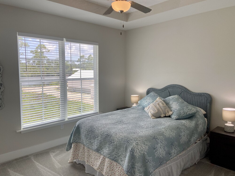 FRESHWATER LAKE, BEACH, MARINA, FISHING, NATURE HIKING, THIS HOME HAS IT ALL! Carrabelle Vrbo