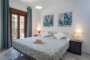 2 chambres, fer et planche à repasser, Wi-Fi gratuit, draps fournis
