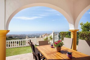 Outdoor dining - Casa Brittany, vacation home with sea view. (Mijas)