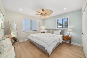 4 chambres, fer et planche à repasser, lit de bébé portatif