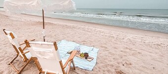 Luxury Pool House 3 Blocks from the Beach, Saltwater Pool, Outdoor Oasis, firepit, sunlounge's, mini putt and close to all the area has to offer.