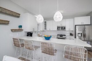 冰箱、微波炉、烤箱、炉灶