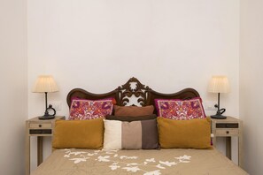 1 habitación, tabla de planchar con plancha, wifi gratis y ropa de cama 