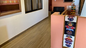 42-inch Smart TV with cable channels, TV - Cómodas Habitaciones de Sal en Uyuni (Uyuni)