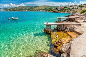 Beach - Seafront apt with balcony, sea view and mooring (Rogoznica)