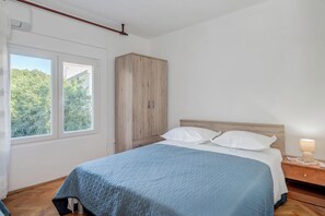 1 bedroom, iron/ironing board, WiFi, bed sheets - Seafront apt with balcony, sea view and mooring (Rogoznica)