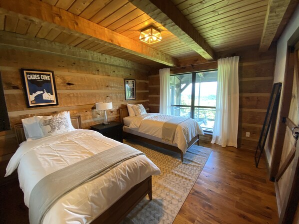 4 bedrooms, desk, iron/ironing board, travel cot