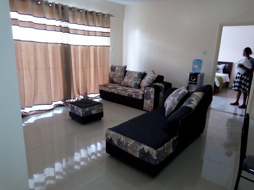 Apartment Sleeps 6 with Free Parking