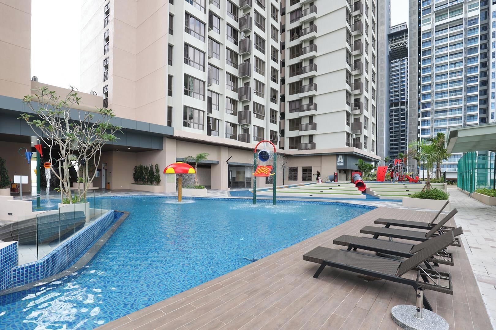 2 outdoor pools