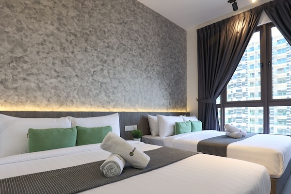 1 bedroom, Egyptian cotton sheets, premium bedding, desk