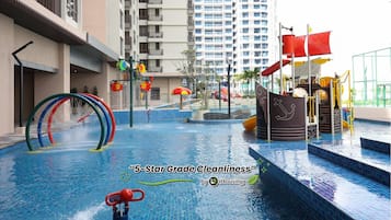 2 outdoor pools
