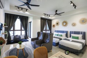 Classic-Studiosuite, Mehrere Betten, Poolzugang, Stadtblick | Wohnbereich