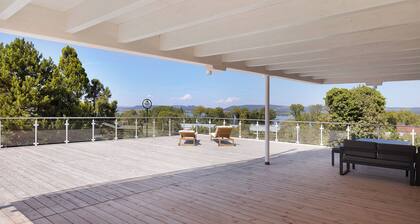 Apartment "Seesehnsucht Höri" with Lake View, Terraces & Wi-Fi