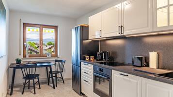 Kühlschrank, Ofen, Herdplatte, Geschirrspüler