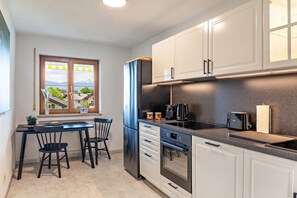 Kylskåp, ugn, spishäll och diskmaskin