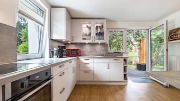 Køleskab, mikrobølgeovn, ovn, kogeplade