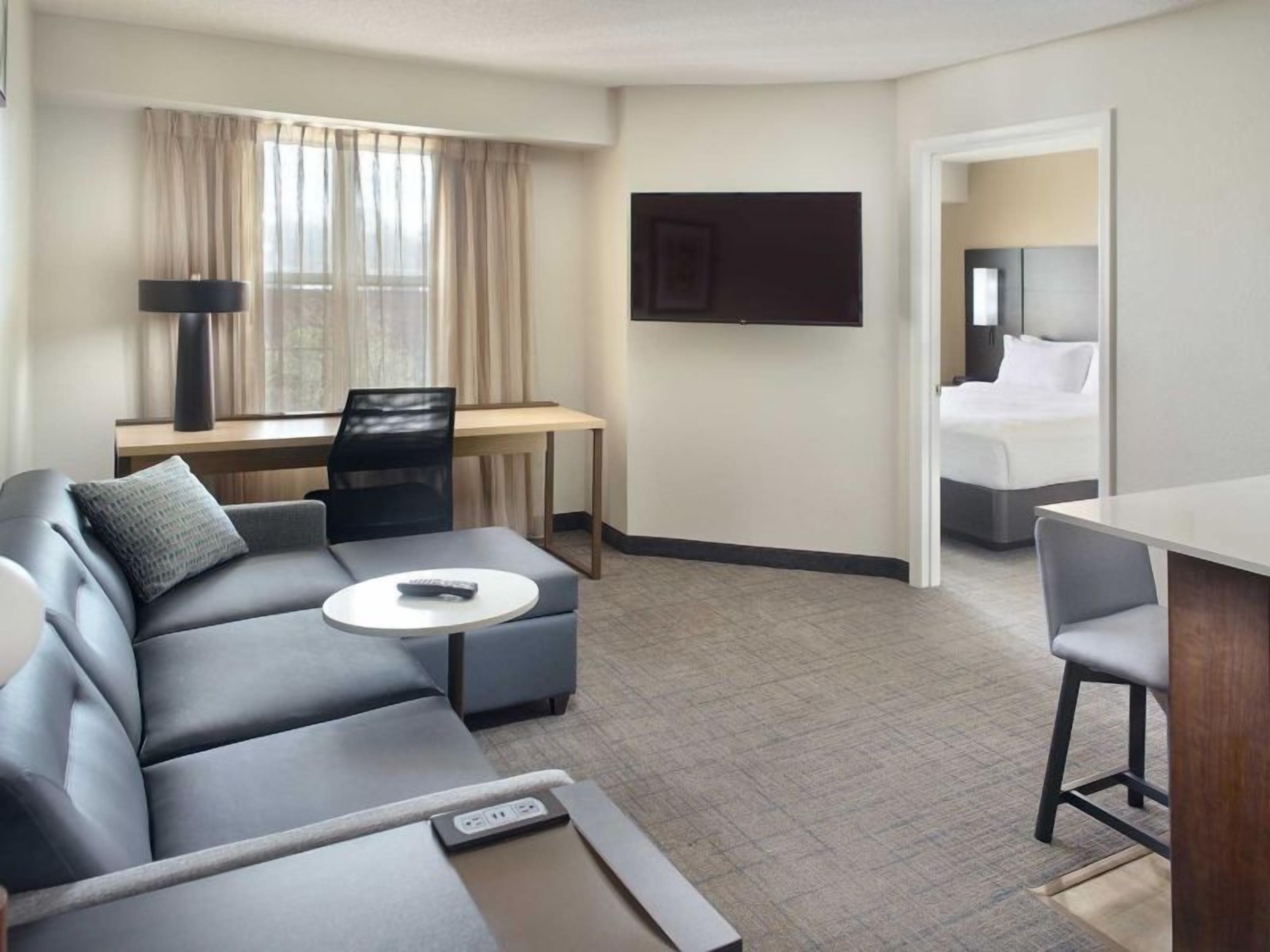 Rare Find! Three Pet-friendly Units, Pool, Free Breakfast And Shuttle Service! - Cary, NC