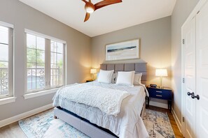 2 عدّة غرف نوم ومكواة/لوح كي وإنترنت مجاني وملاءات أسرّة