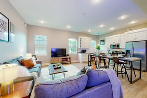 Interior - Downtown condo with prime location, updated interior, AC & bike storage (Bentonville)