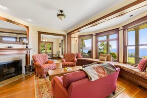 TV, fireplace, DVD player, books - Inviting waterfront home with mountain views, firepit, W/D, & dog-friendly (Langley)